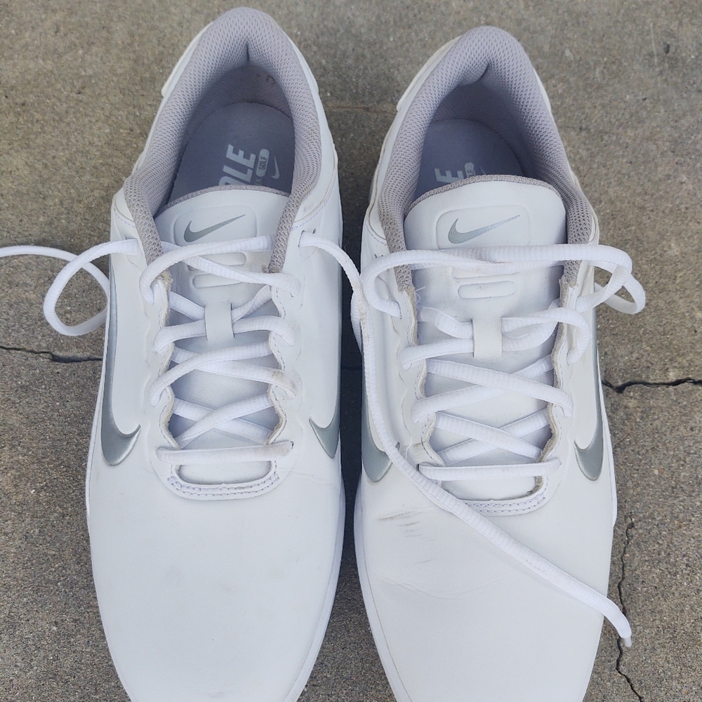 Nike spikeless golf shoes
